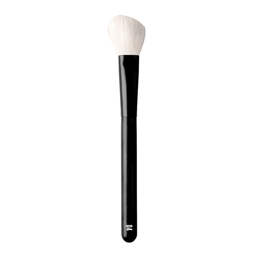 Angled Precision Cheek Brush 04